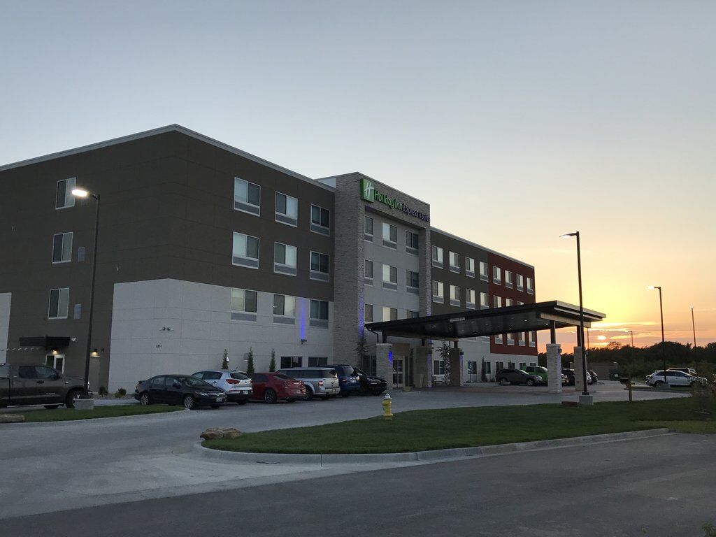 Holiday Inn Express & Suites - Kansas City - Lee'S Summit By Ihg Экстерьер фото